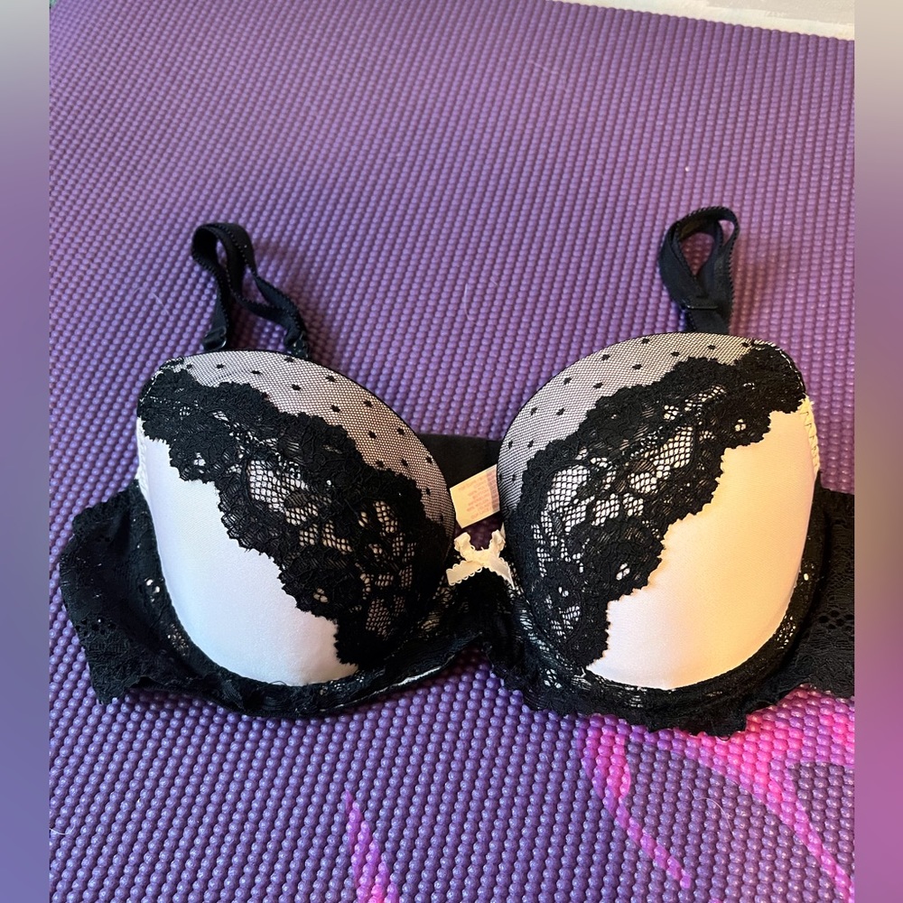 Victoria’s Secret Lace Push Up Bra 34B